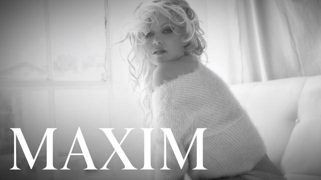 PAM ANDERSON STUNS IN EXCLUSIVE PHOTOS FOR NEW BOOK, ‘LOVE, PAMELA’